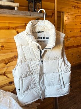 aritzia cream super puff vest